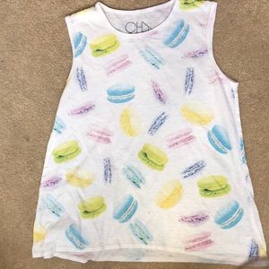 Girls sleeveless shirt.
